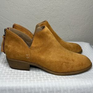 NWOT Tan Booties Size 9